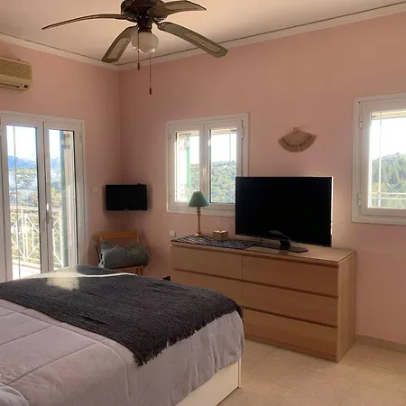 וילה Mike's House Apolpaina