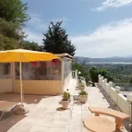 Mike's House * Apolpaina
